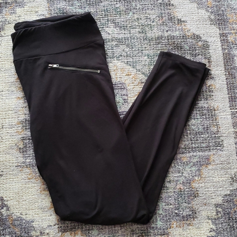 Black zipper leggings